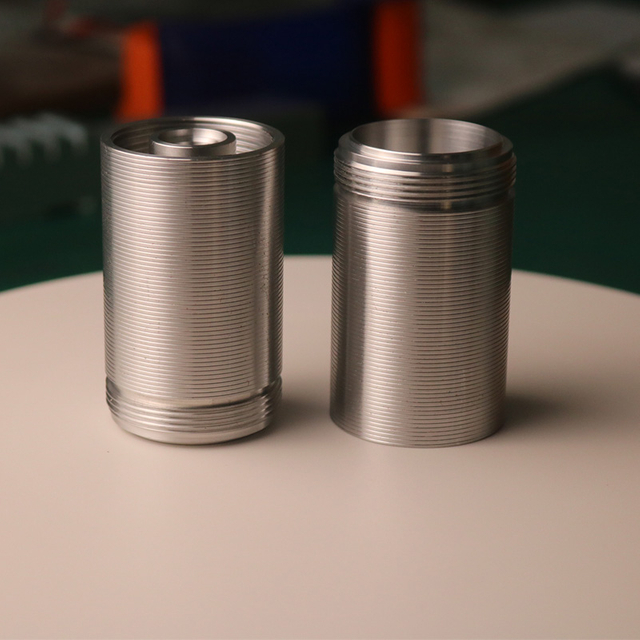 Serviços de usinagem de torno CNC para peças roscadas circulares