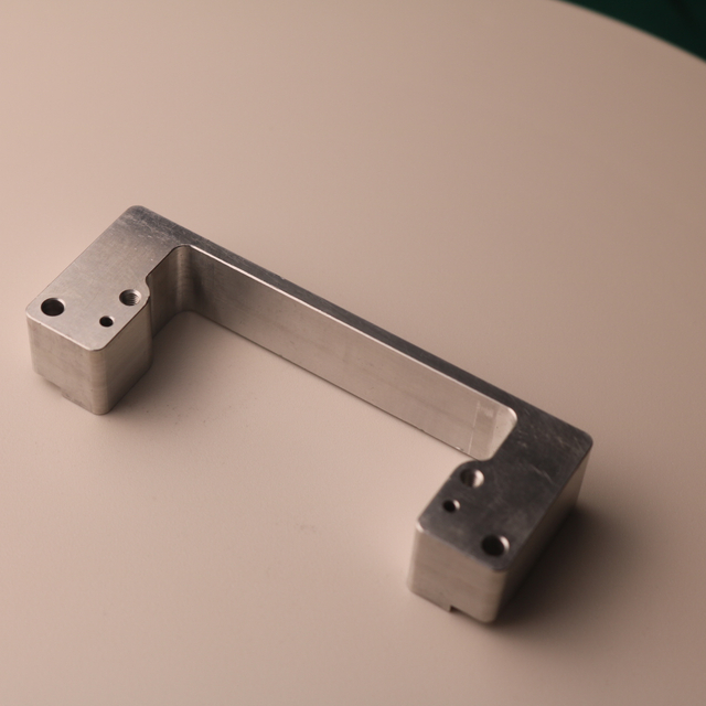 Serviços de usinagem de torno CNC para peças industriais