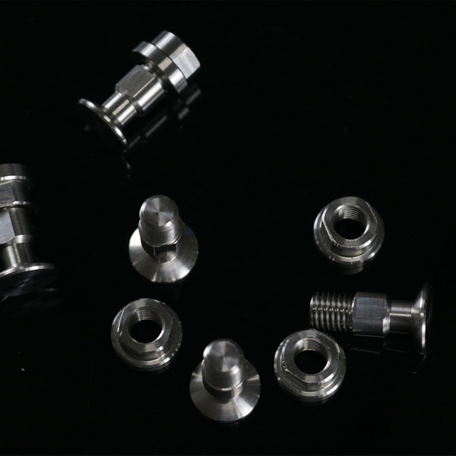 Parafusos e porcas de aço inoxidável CNC